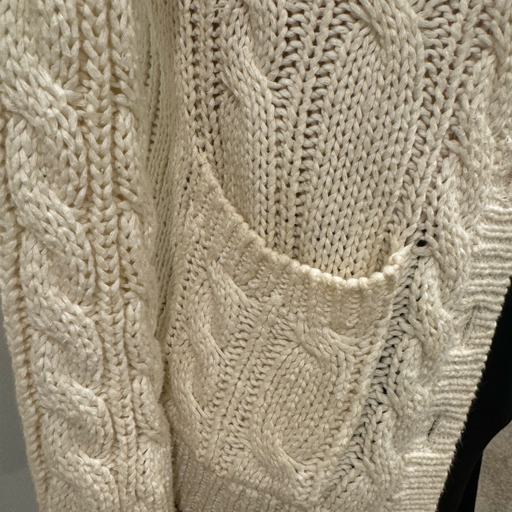 ❌SOLD❌Abercrombie Cable Cardigan - Picture 5 of 7
